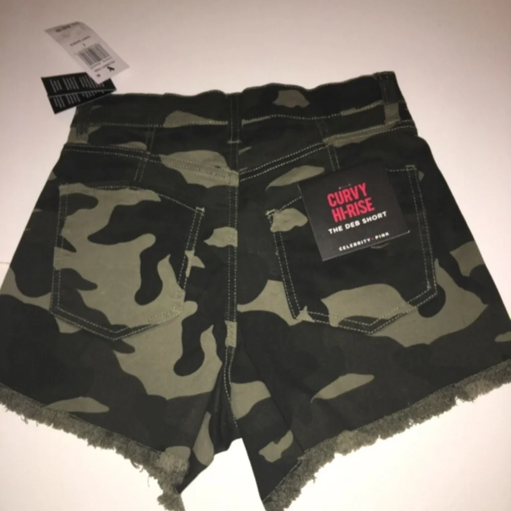 Celebrity pink curvy high-rise shorts, size 25 - Picture 8 of 8